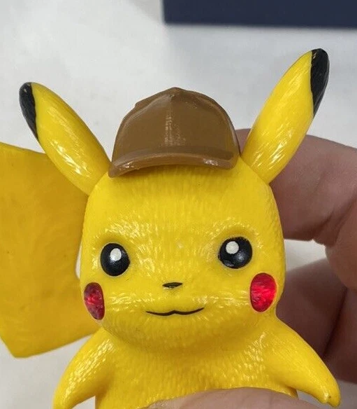 DETECTIVE PIKACHU POKÉMON From BURGER KING LightUp Cheeks 3” Toy
