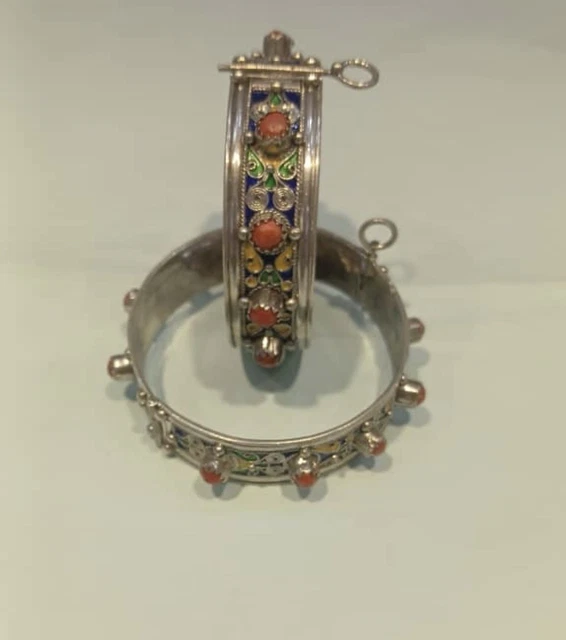 Bracelet Kabyle Ancien En Argent Bas Titre - émaux Et Corail, Ethnique, Occasion