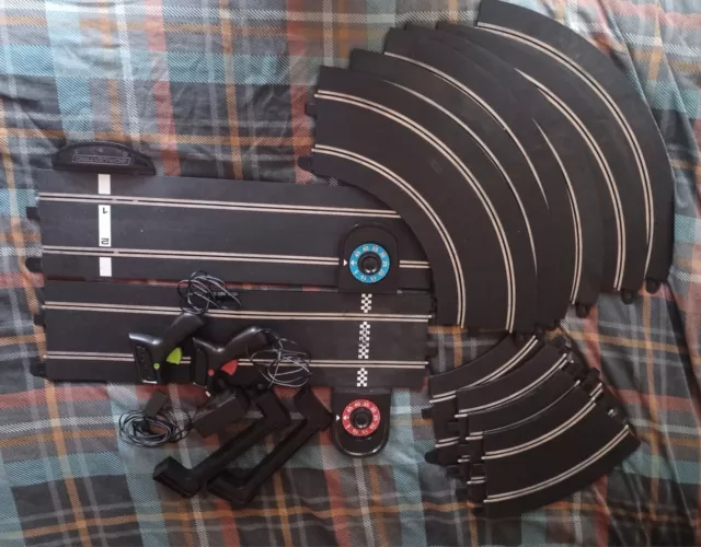 Scalextric 1:32 Gleispaket - Kurven, Geraden, Rundenzähler, Controller