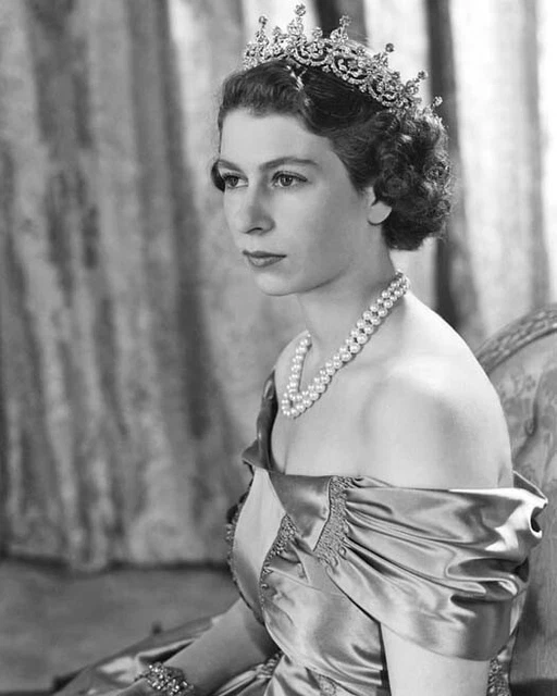 QUEEN ELIZABETH II Glossy 8x10 Photo Royal Family Print Portrait Poster ...