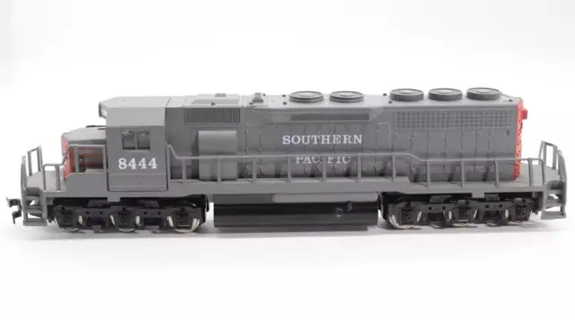 AHM  HO Scale SD-40 S.P. Southern Pacific 8444 Locomotive Flywheel Drive