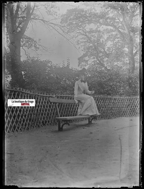 Femme en robe, Plaque verre photo ancienne, négatif noir & blanc 9x12 cm