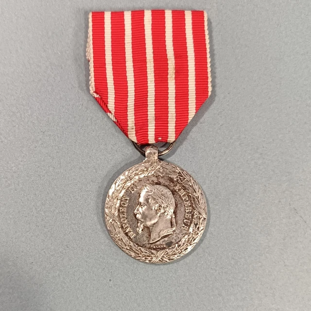Médaille Militaire Italienne D'époque WW1 – Campagnes De Libye 1913 – Argent Avec Ruban Mignon