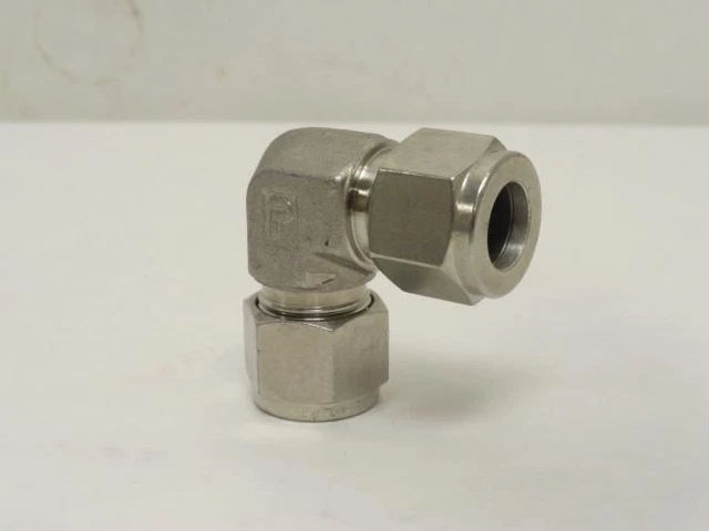 210878 Old-Stock; Parker 8EE8-316 Union Elbow; 90Deg; SS-316; 1/2" Compression