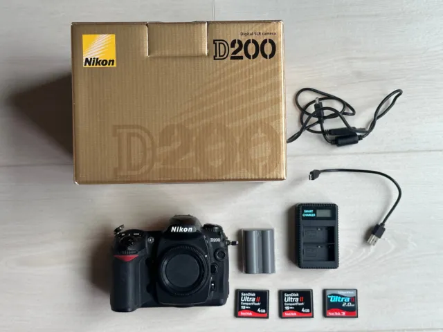 Nikon D200 10.2 MP Digital Camera Body w/Accessories Shutter Count 20,982