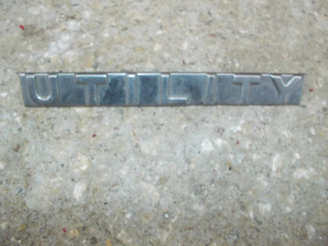 1) International 300 330 350 Utility Tractor ORIGINAL NICE chrome hood emblem