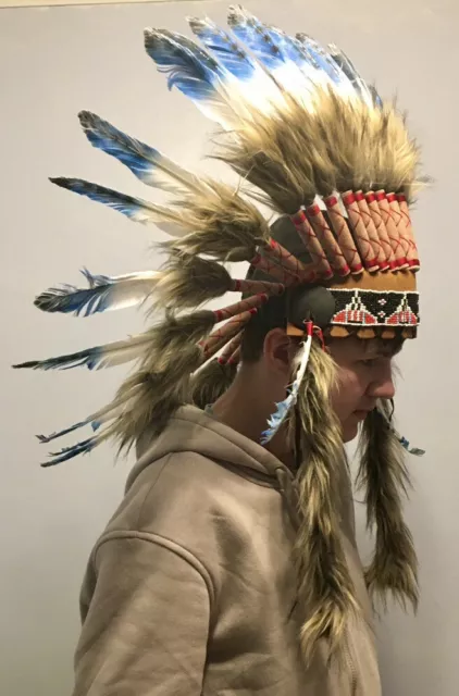 Fantastico abito autentico nativo americano. Piume perline in pelliccia finta. 58 cm