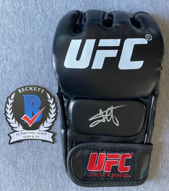 Ufc Star- Sergei Pavlovich Autograph Ufc/Mma Fight Glove Beckett Bm13332