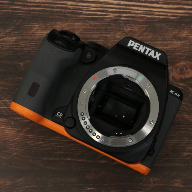 PENTAX K−S2 K-S2 ボディ BLACK/ORANGE PENTAX K-S2 Black/Orange 20.1MP Digital SLR Camera Body W/18