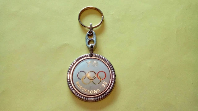 pin's JO Jeux Olympiques Barcelone 92 - Cobi flamme (doré signé 1988 COOB 92
