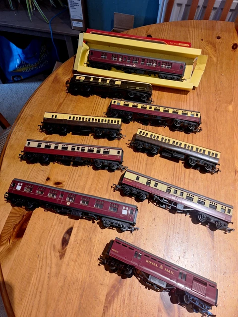 9 TRIANG ASSORTED model railway carriages £26.68 - PicClick UK