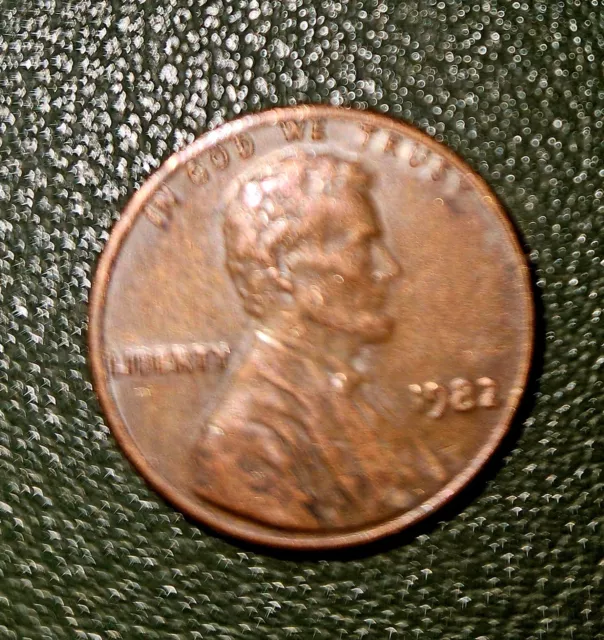 1982 No Mint Mark Lincoln Memorial Lg. Date Penny. 3.1 Grams