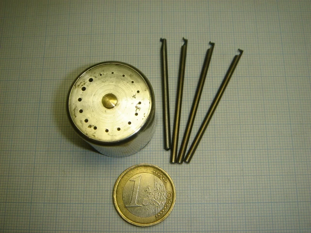 Mallette Master Service. Pour Changement De Piles Et Mise à Longueur De Bracelets Et L Ouverture Et Fermeture Des Fonds De Boites Visses