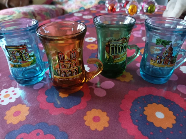 lot de 9 verres à liqueur, avec écusson en étain + 2 écussons seuls