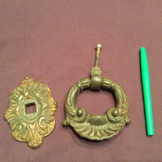 Ancien HEURTOIR -MARTEAU DE PORTE- COQUILLE SAINT JACQUES EN FONTE Renaissance 2