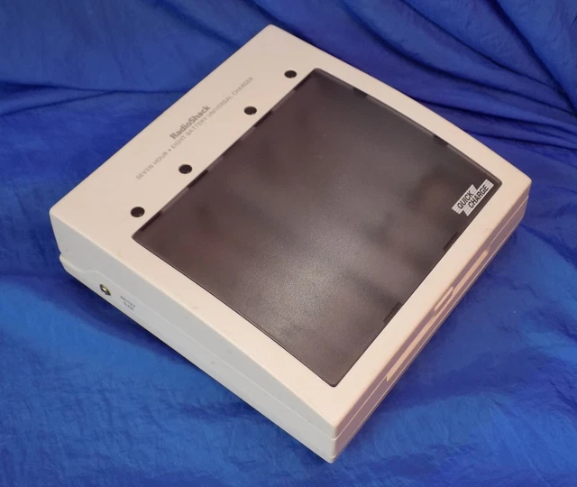 RADIO SHACK SEVEN Hour 8 Battery Universal Charger w/ AC Transformer