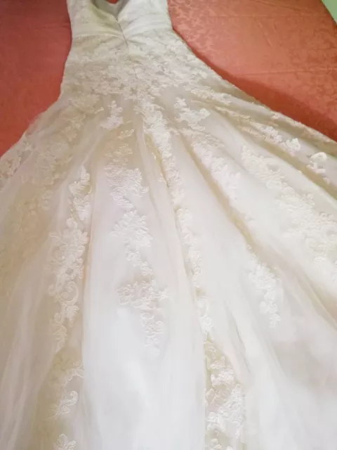 abito da sposa a sirena senza spalline con tulle e ricami 2