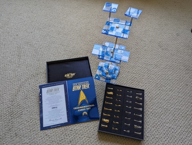 Franklin Mint Star Trek 3D Chess Set (complete) w/ Certificate of Authenticity