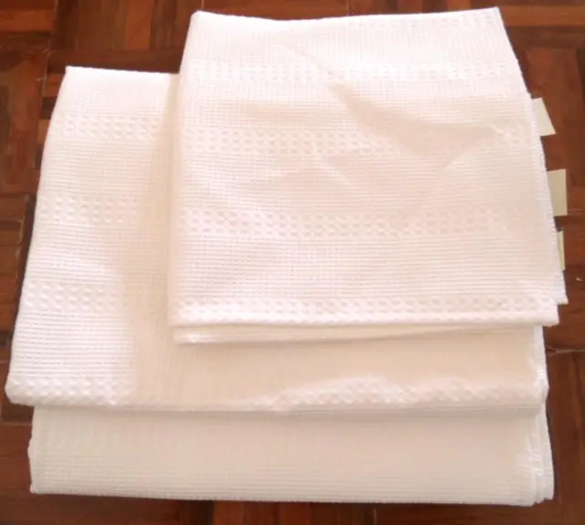 New With Tags Country Road 100% Cotton Waffle Weave 2 Bath towels & 1 Bath Mat