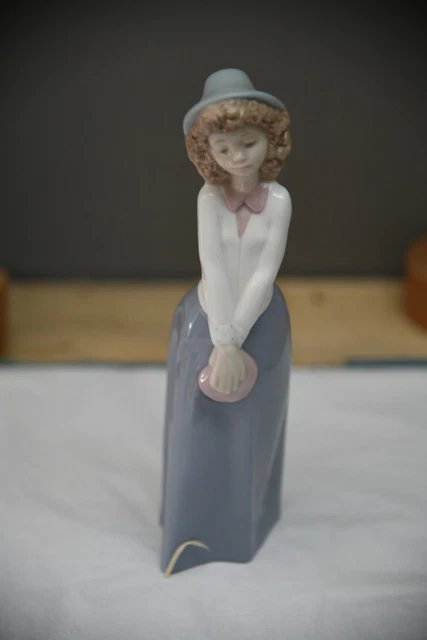 LLadro Nao China Porcelain Figurine Ornament 