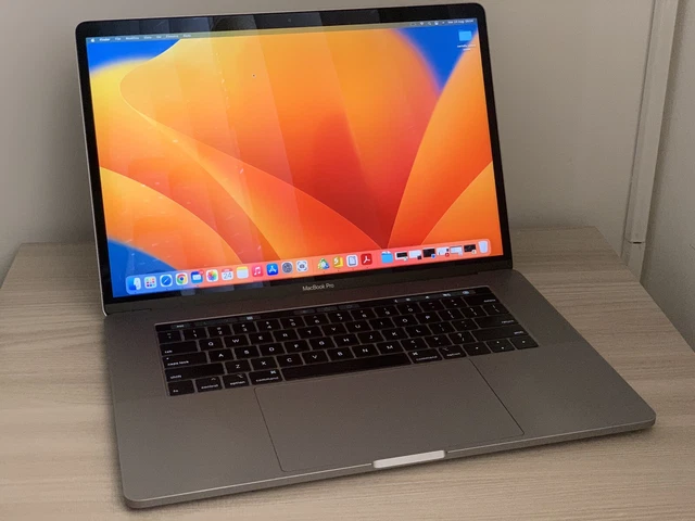 Apple MacBook Pro 15.4" 512GB SSD, Intel Core i7 8a Gen.  2,6 GHz, 16GB RAM