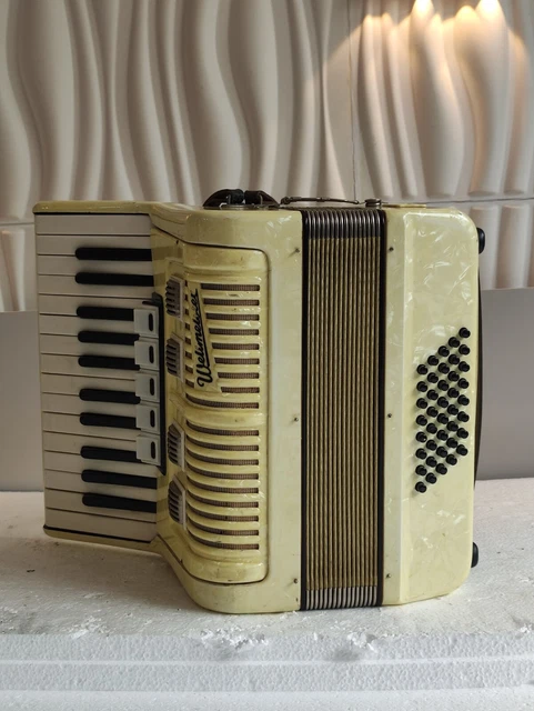 Piano accordion akkordeon WELTMEISTER  40 bass.