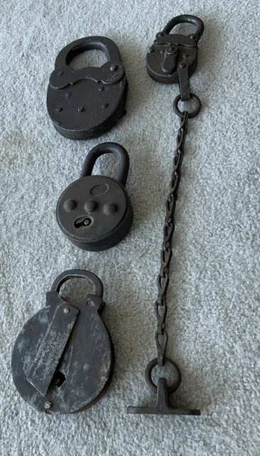 4 Antique Wrought Iron LargeSkeleton Key Padlock Lock Victorian Chain