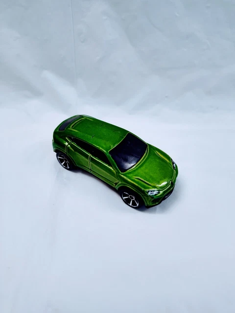 2014 MATTEL HOT Wheels Green Lamborghini Urus Die Cast Car 1:64 Scale