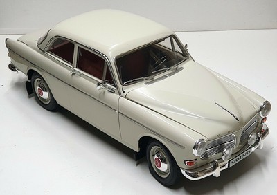 MAQUETTE IXO : MODÈLE RÉDUIT VOITURE VOLVO 122S au 1/8ème