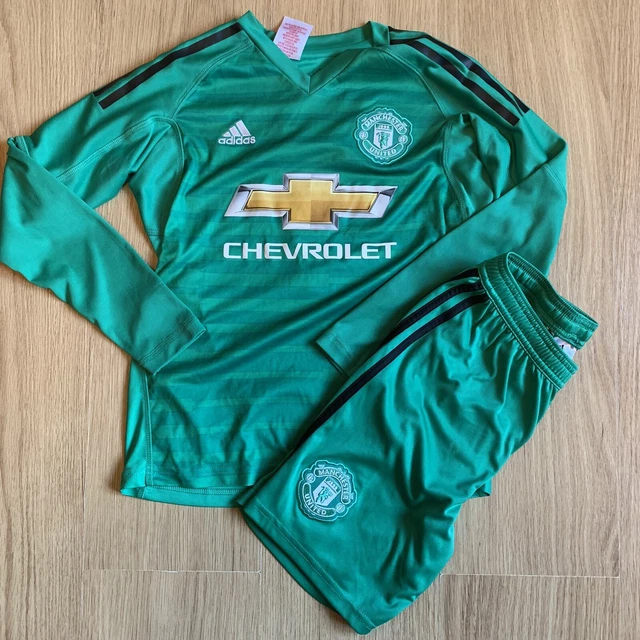 manchester united keeper kit