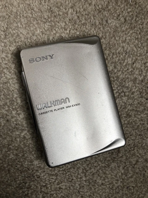 SONY PORTABLE CASSETTE PLAYER WALKMAN COMPLET SET BOX VINTAGE