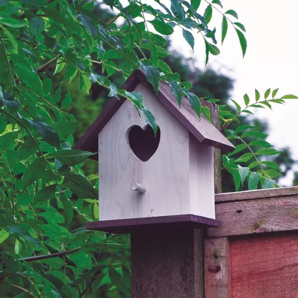 Wooden Love Heart Bird House Nesting Box For Small Wild Garden Birds Blue Tits