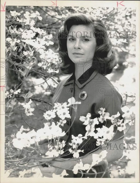 1990 Press Photo Stephanie Zimbalist in a scene from "Caroline?" - lrp65207