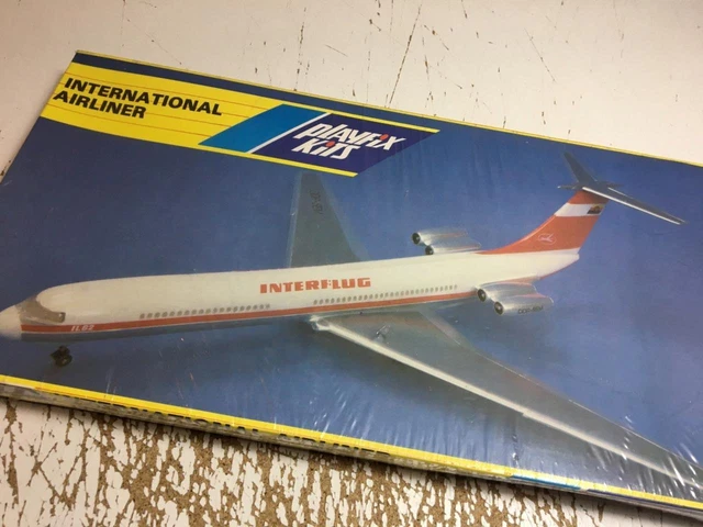 ILYUSHIN IL-62 1/100 Airliner kit aircraft model kit still sealed in ...