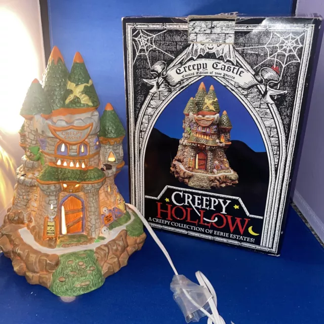 VG Creepy Hollow “Creepy Castle” Limited Edition Light Up Halloween House w/ Box