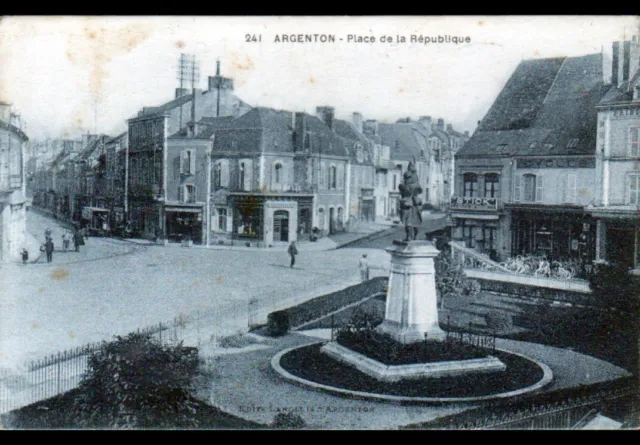 ARGENTON-sur-CREUSE (36) Commerces : "STOCK" , PHARMACIE & de CYCLES animés 1927