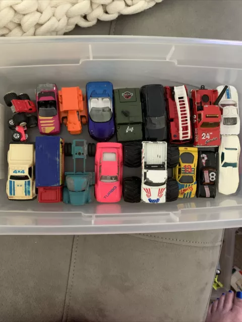 Lote de 17 autos y camionetas Matchbox