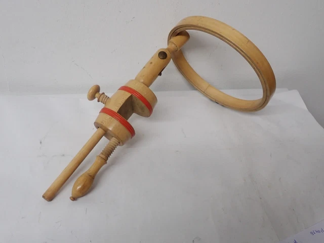 Alter Stickrahmen mit Tischhalterung Zwinge aus Holz