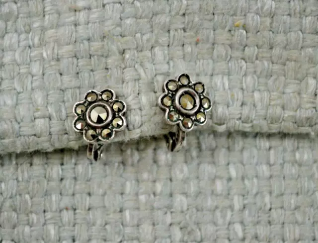 VINTAGE 1940s SILVER and MARCASITE small flower earrings clip-on backs