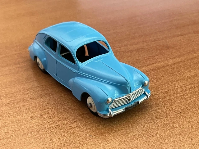Dinky Toys ancienne PEUGEOT 203 Bleu ciel restaurée bel état petite lunette