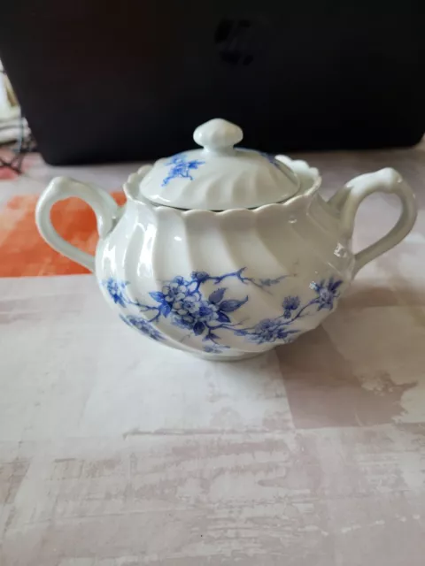sucrier en porcelaine de Limoges HAVILAND TORSE FLEURS BLEUES parfait état