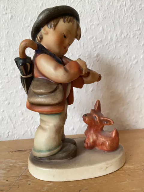 Hummel Figur Geigerlein mit Hund, unbeschädigt, Höhe 13 cm