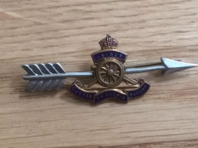 nice old WW2 era royal artillery RA arrow sweetheart brooch badge