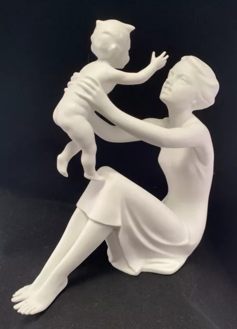 MOTHER and CHILD Figurine KAISER White Glazed Porcelain #398 Beautiful