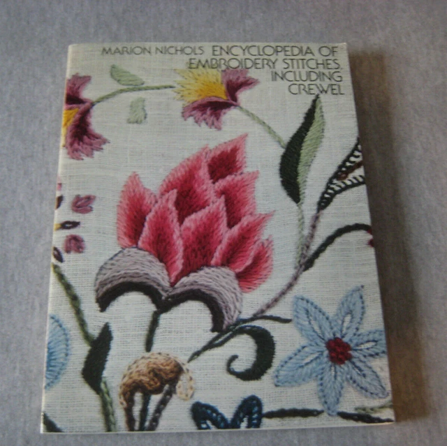 Libro de artesanía BORDADO CREWEL Enciclopedia de puntos Marion Nichols años 70 grande