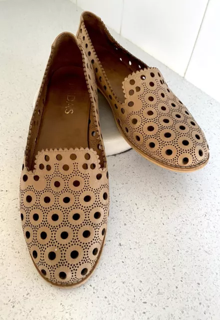 MIDAS Tan Leather Ladies Slip On Loafers . As New . Size 40 .