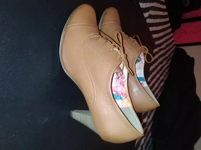 bottines à talons Richelieu couleur Camel pointure 42 marque Anna Field
