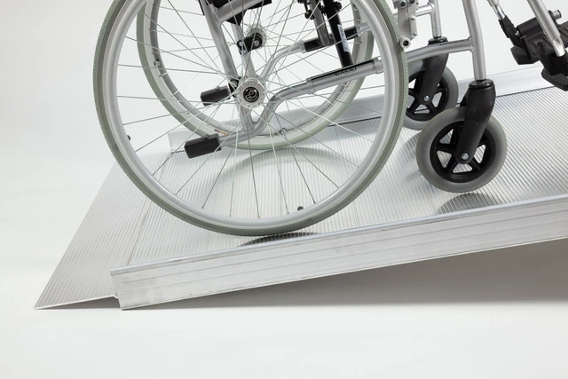 Rollstuhlrampe ohne Handläufe 1830mm - 2440mm Lang