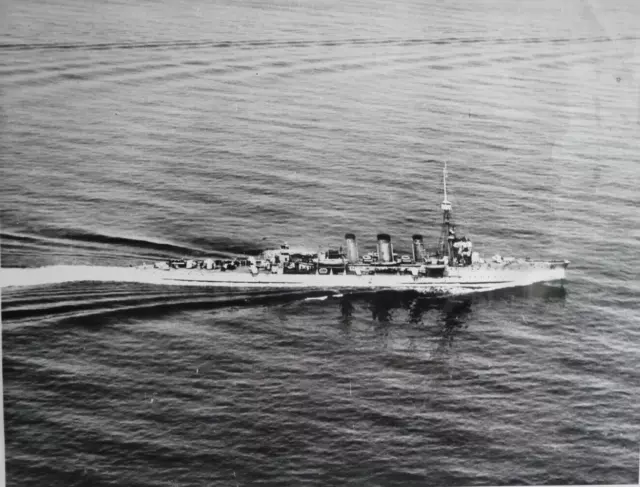 SP02 - 326 - Photograph - Royal Navy - Arethusa-class cruiser - HMS Penelope (?)