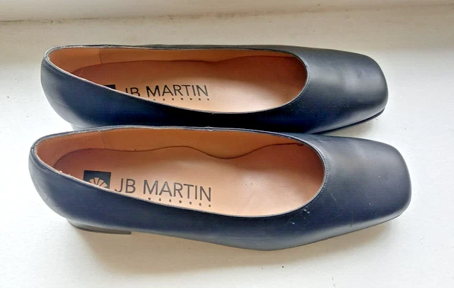 Chaussures  En Cuir Noir Tres Classe Neuves " J . B . Martin